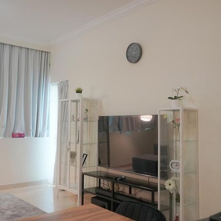 Step Into Serenity - Discover Modern Living In 1Br Apartment With Panoramic Views In Dubai Marina Near Jbr Walk, Beach And Bla Bla Club Luaran gambar