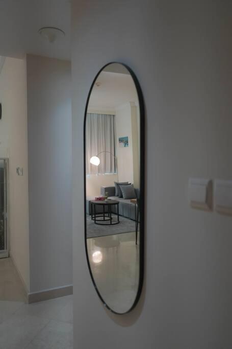 Step Into Serenity - Discover Modern Living In 1Br Apartment With Panoramic Views In Dubai Marina Near Jbr Walk, Beach And Bla Bla Club Luaran gambar
