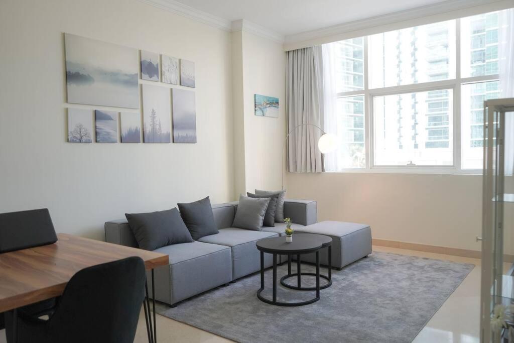 Step Into Serenity - Discover Modern Living In 1Br Apartment With Panoramic Views In Dubai Marina Near Jbr Walk, Beach And Bla Bla Club Luaran gambar