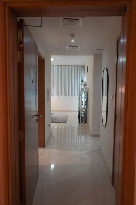 Step Into Serenity - Discover Modern Living In 1Br Apartment With Panoramic Views In Dubai Marina Near Jbr Walk, Beach And Bla Bla Club Luaran gambar