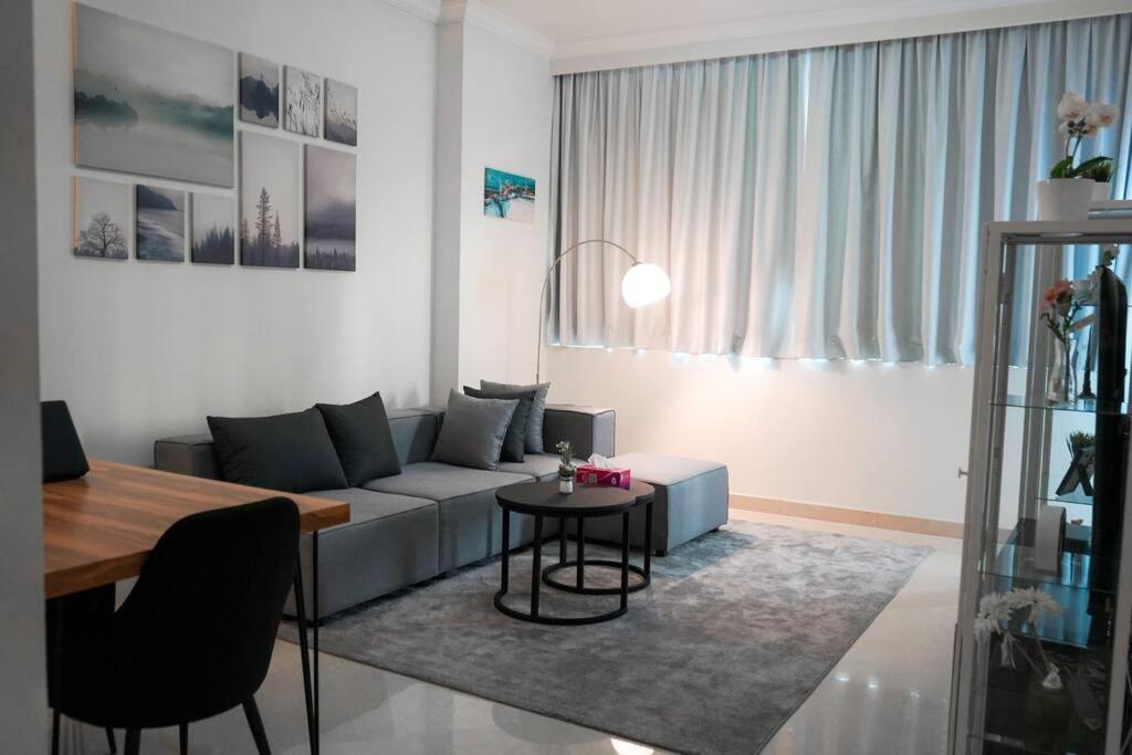 Step Into Serenity - Discover Modern Living In 1Br Apartment With Panoramic Views In Dubai Marina Near Jbr Walk, Beach And Bla Bla Club Luaran gambar