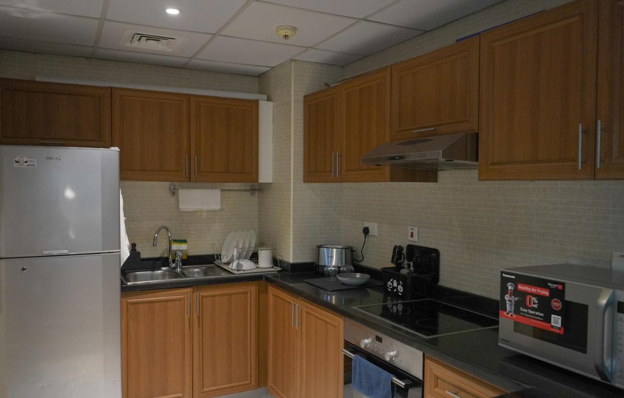 Step Into Serenity - Discover Modern Living In 1Br Apartment With Panoramic Views In Dubai Marina Near Jbr Walk, Beach And Bla Bla Club Luaran gambar