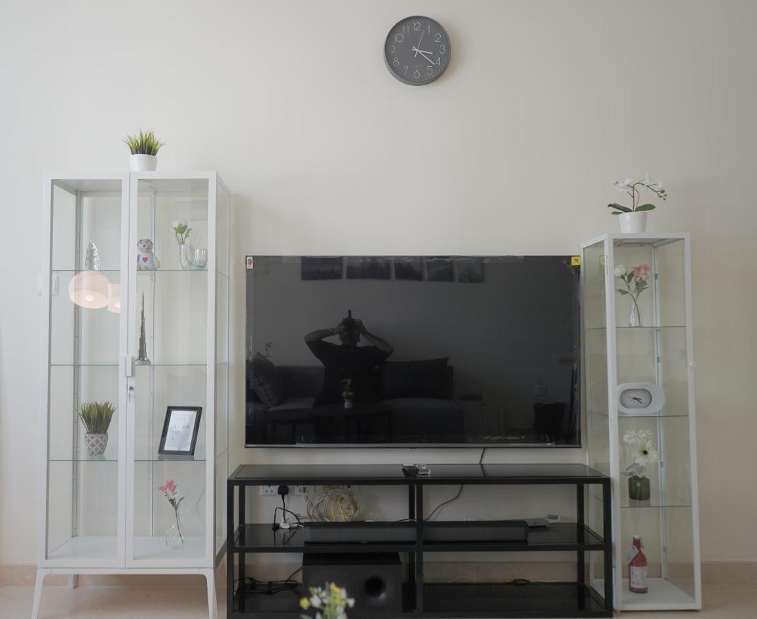 Step Into Serenity - Discover Modern Living In 1Br Apartment With Panoramic Views In Dubai Marina Near Jbr Walk, Beach And Bla Bla Club Luaran gambar