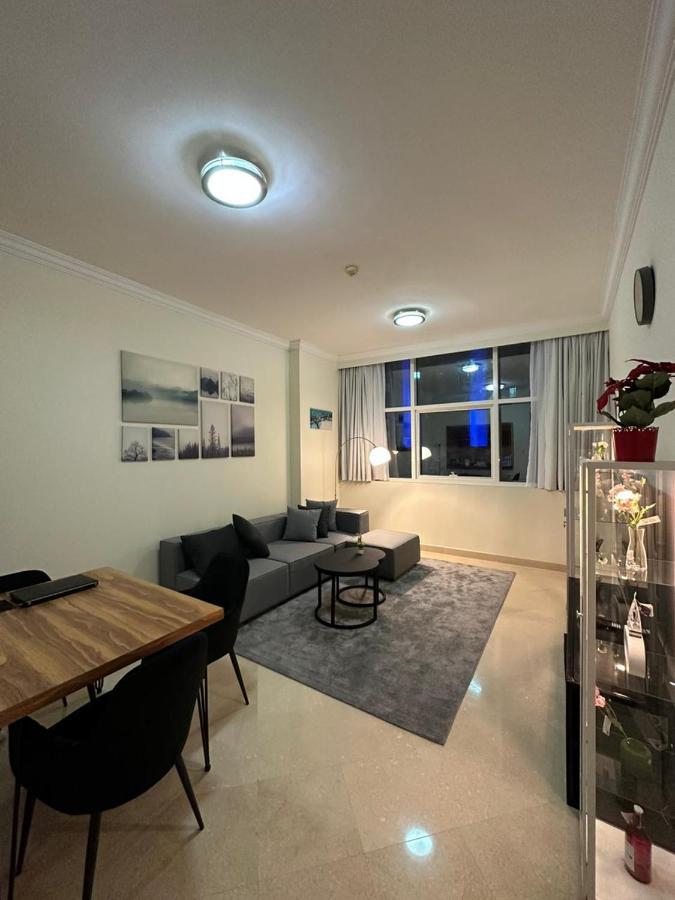 Step Into Serenity - Discover Modern Living In 1Br Apartment With Panoramic Views In Dubai Marina Near Jbr Walk, Beach And Bla Bla Club Luaran gambar